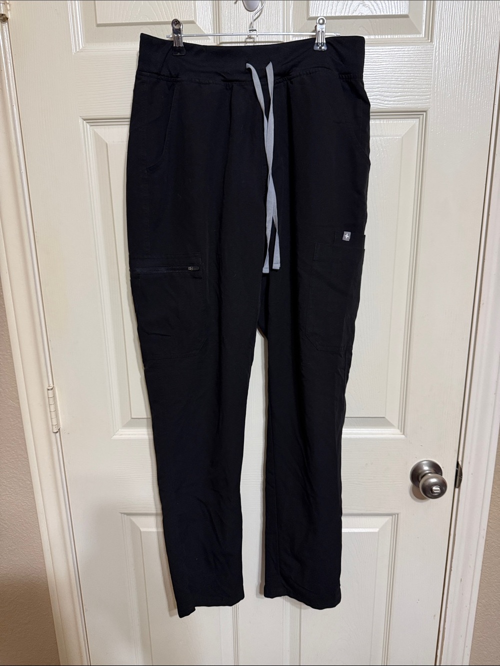 Figs Men's Black Jogger Scrub Pants with Contrast Drawstring